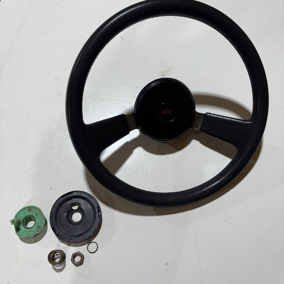 Chevrolet Camaro (Cavalier) 1984-1992 volante con bocina (OEM) Foto 2 de 4