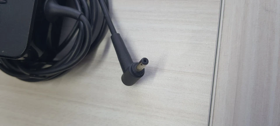 Genuine ASUS 45W AC Adapter AD883020 (19V 2.37A) Laptop Charger – 4.0mm x 1.35mm - Image 2 of 3