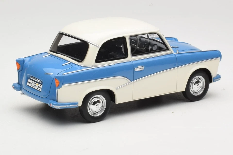 BOS035 Trabant P50 Light Blue Cream BOS 1/18 - Bild 2 von 4
