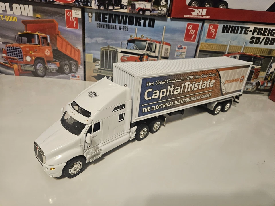 1/32 Scale Diecast Replica By Welly Kenworth T2000 - Image 3 of 4