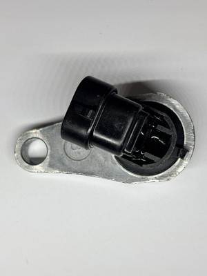 GM  NEW OEM 3.8L engine camshaft sensor 213-145 25530325
