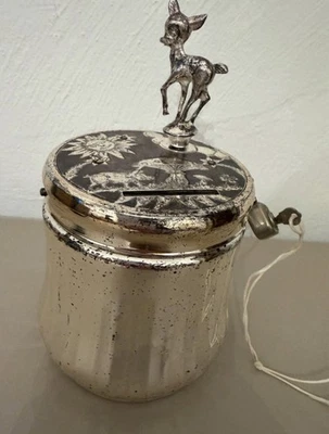 Boîte à musique mécanique à remonter en métal avec figurine faon, décor gravé - Photo 1/4