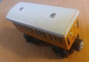 2003 THOMAS THE TRAIN VINTAGE WOODEN ANNIE RAILWAY PASSENGER CAR 07150