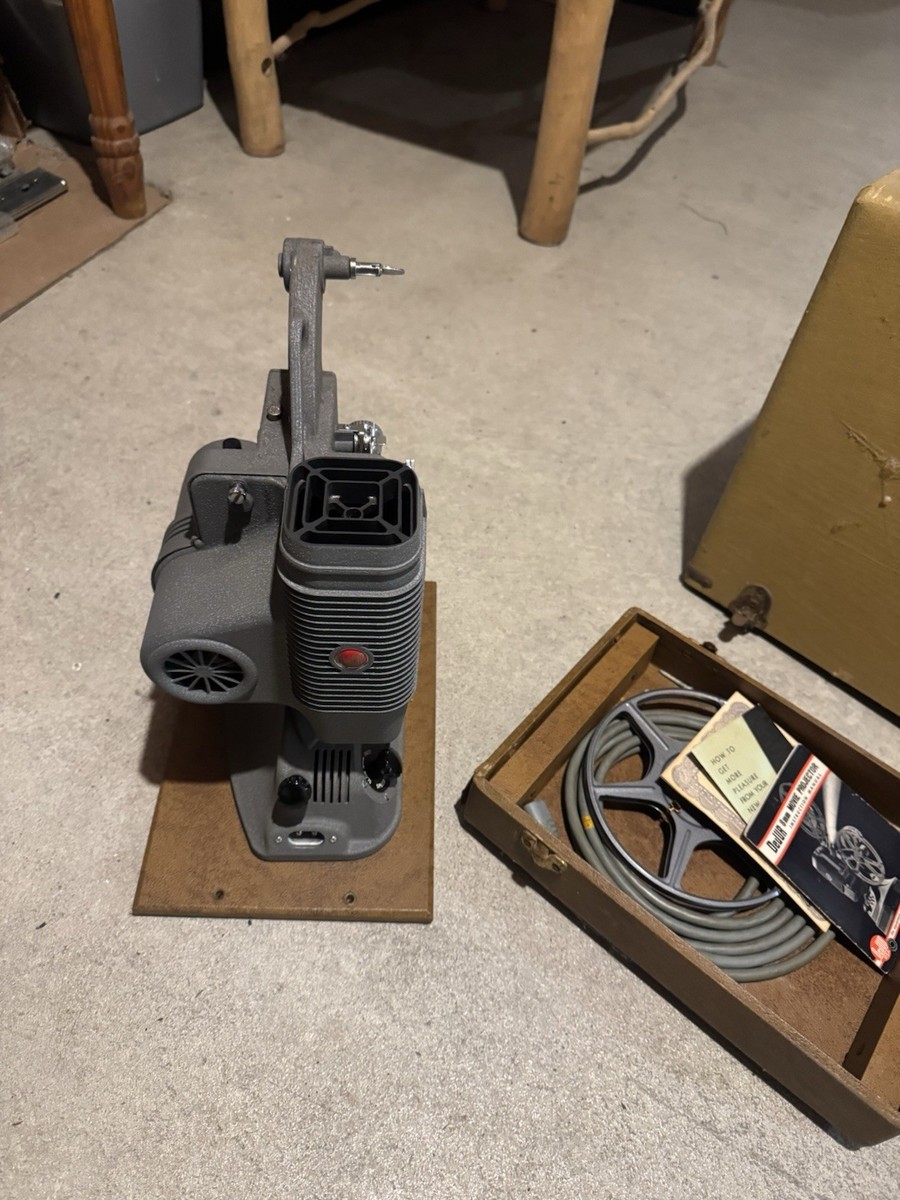 1950s DeJUR 8mm Home Movie Projector Model #750 w/Original Case