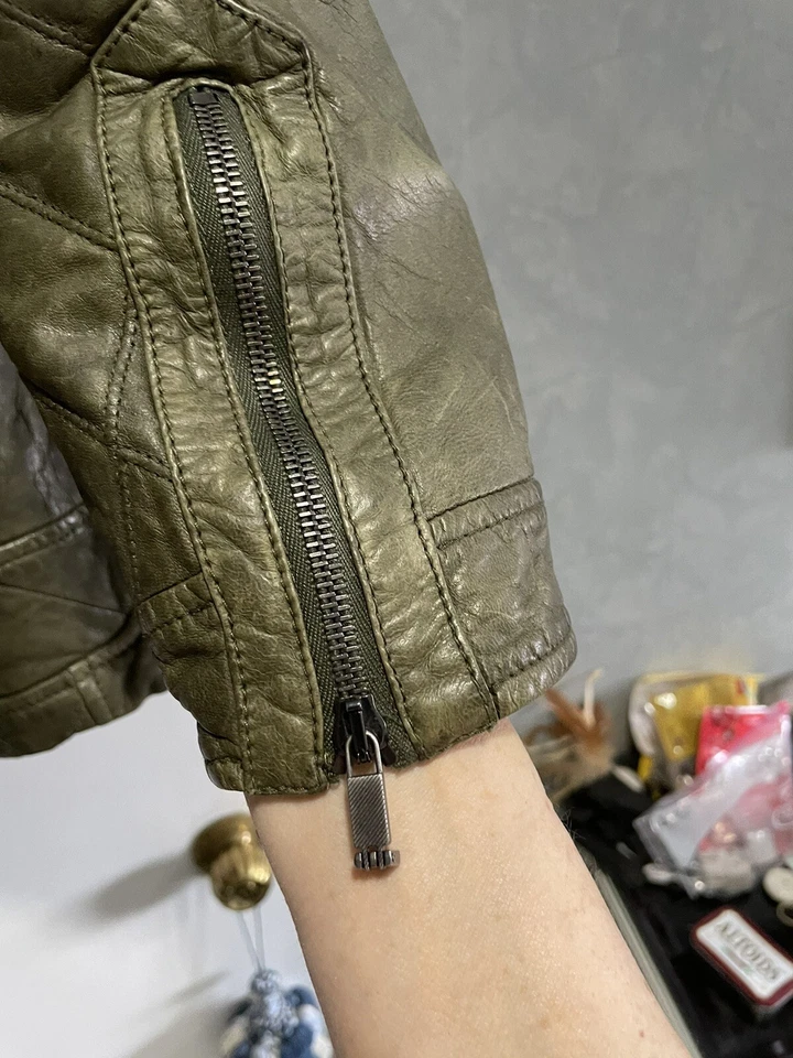Etro 橄榄单调绿色绗缝皮革机车夹克尺寸 M. 40 英寸胸部。 — 第 3/4 张图片