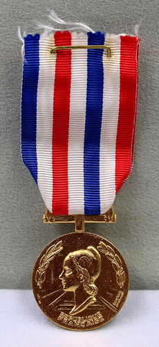 ANCIEN INSIGNE - Medaille D'honneur Des Chemins De Fer - 1958 EUR 5,00