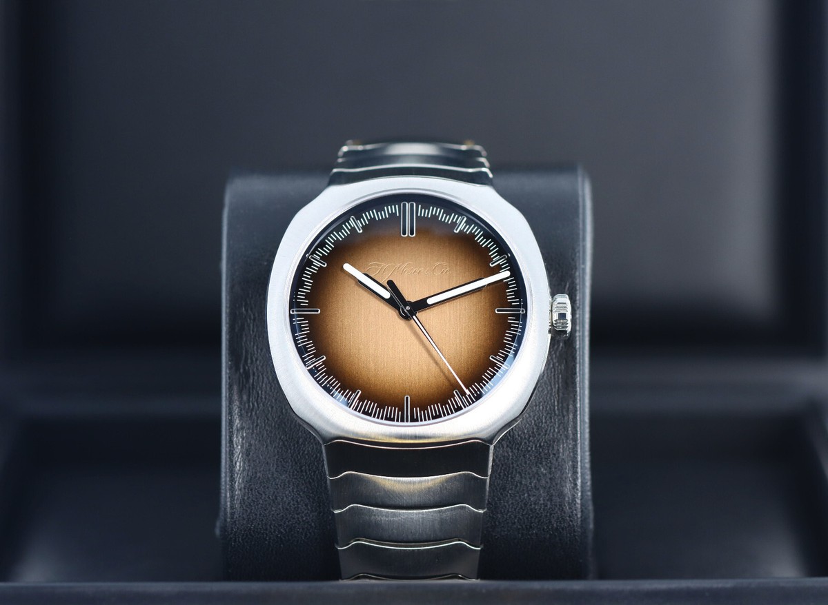 H. Moser & Cie. Streamliner Centre Seconds, Smoked Salmon Dial
