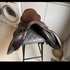 Pony cob and horse jump saddle