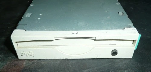 Iomega Internal 3.5" 250MB ZIP Drive - ATA - White - Z250ATAPI