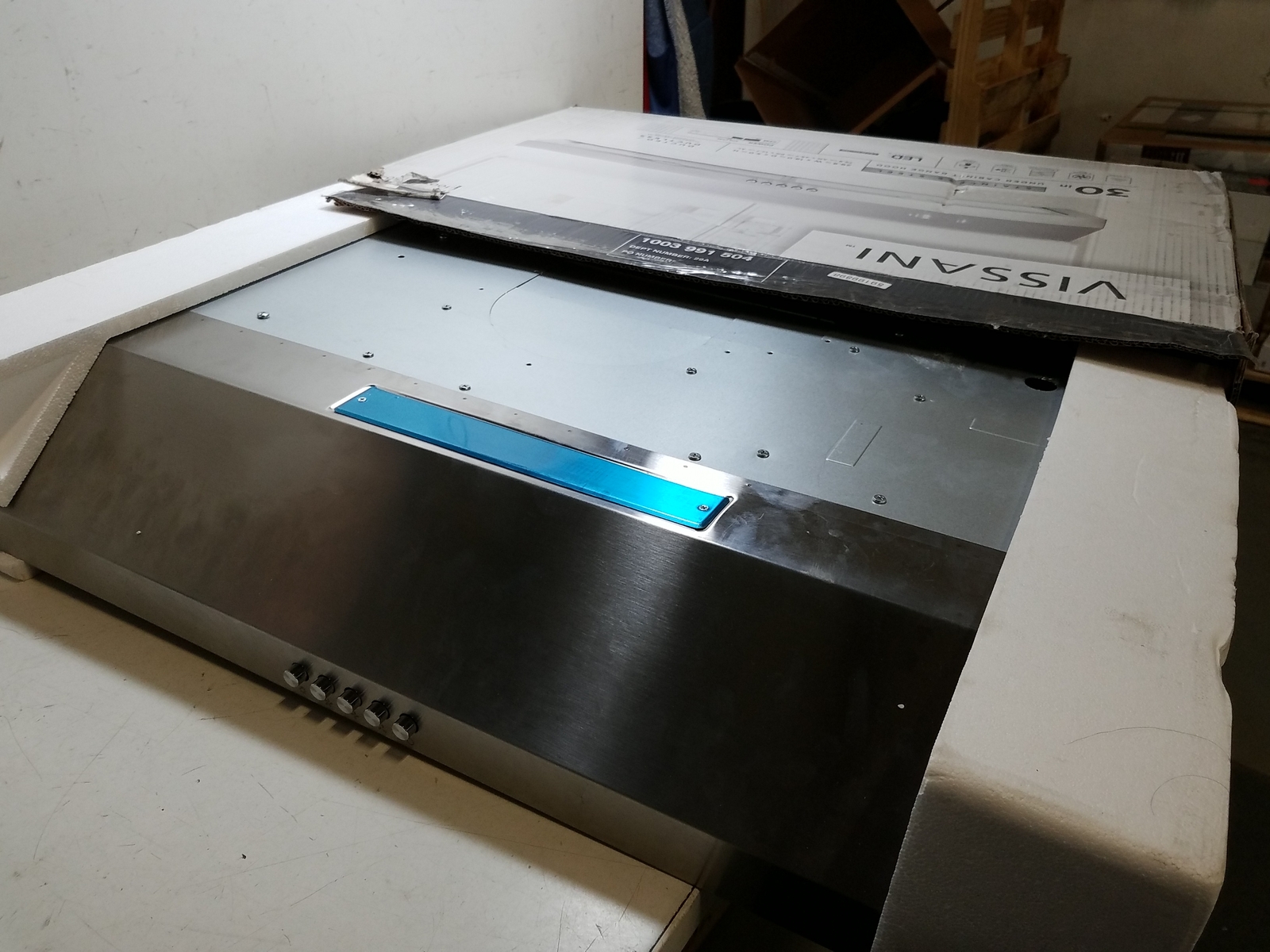 Vissani Caprelo 30 in. 320 CFM Convertible Under Range Hood