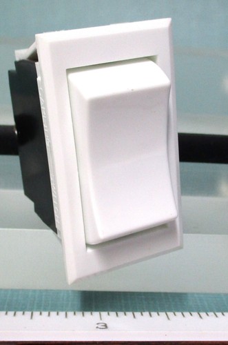 Interruptor basculante de tipeta inversa encendido-apagado-encendido blanco brillante Carling TIG060-6S-WH - Imagen 2 de 6