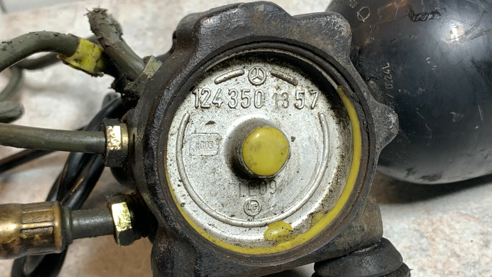 ORIGINAL Mercedes Benz W124 Druckspeicher & Ventil A1243501357 