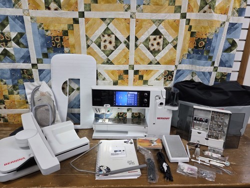Bernina 880 Sewing/Quilting/Embroidery Machine! Professionally Serviced!