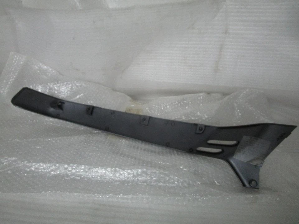 Vespa GTS Left Side Cover 62113700EZ - Image 4 of 4