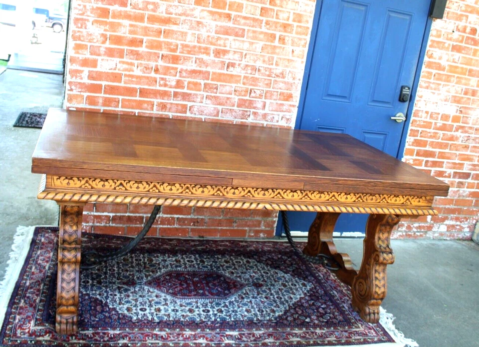 Mesa de comedor francesa antigua con hojas de roble | Mesa de comedor estilo renacentista español Foto 4 de 4