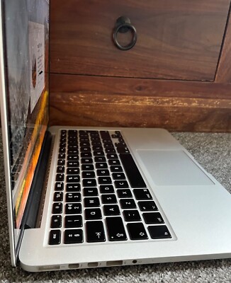13 Zoll Macbook Pro (Anfang 2015) - Flüssigkeitsschaden aber voll funktionsfähig!