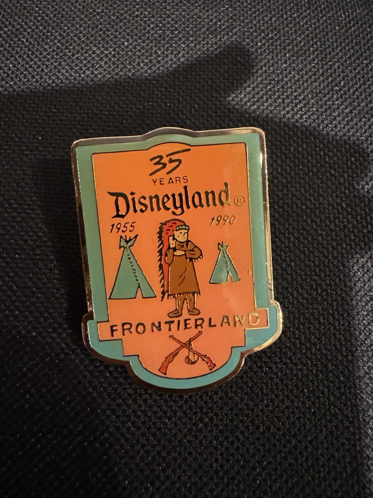 Disney Parks Disneyland Cast Exclusive Pin 35 Years Frontierland Davy Crockett