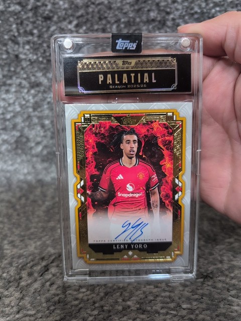 🔥Topps Palatial Leny Yoro 1/1 On-Card Auto ( Manchester United)🔥