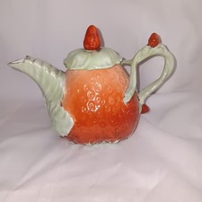 Small Strawberry-Shape Teapot Royal Bayreuth 1880's-1910 Germany