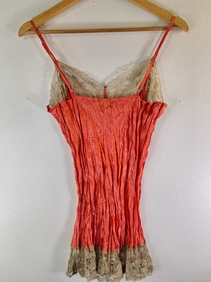 Camiseta sin mangas Charlotte Russe con ribete de encaje arrugado cami talla M Y2K romántica delicada boho Foto 4 de 4