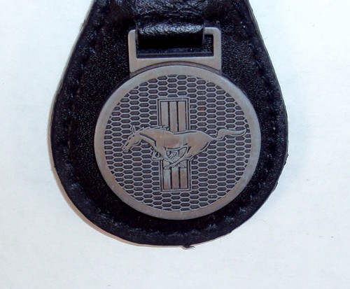 Ford Mustang Keyring w/Faux Leather Fob, Key Chain Round Metal Charm, Split Ring - Picture 4 of 6