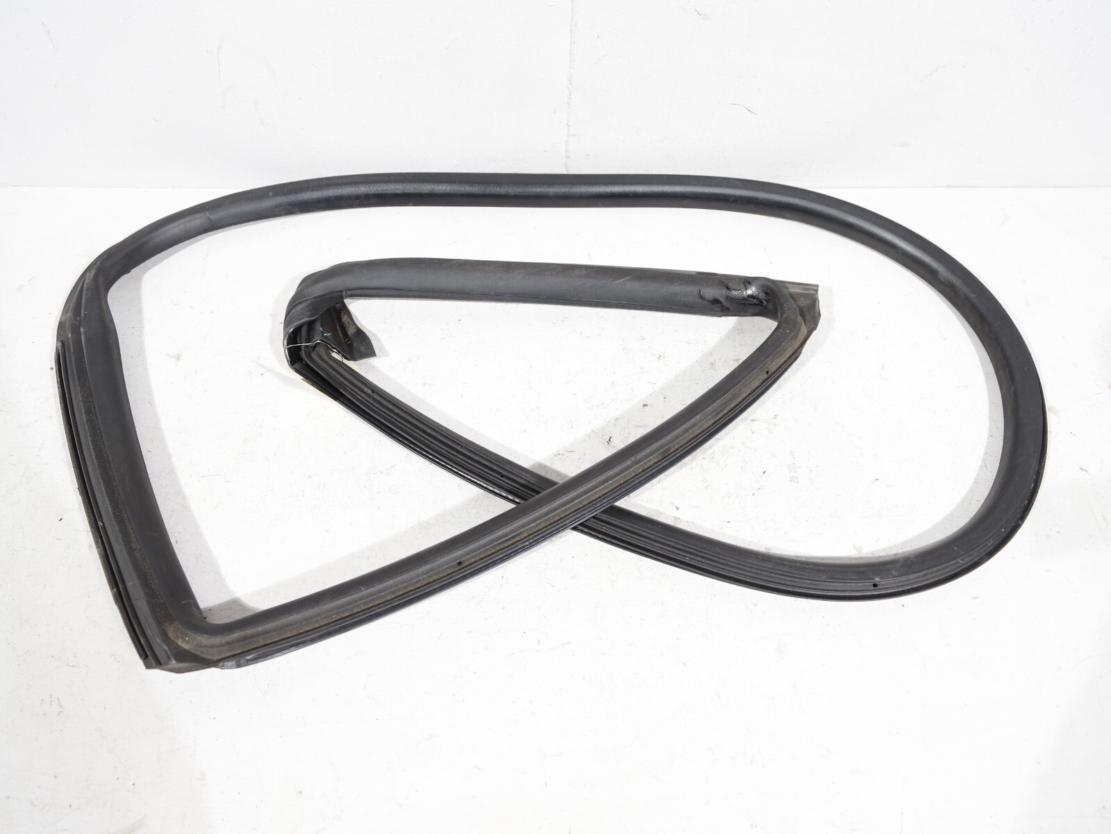 Maserati Levante 2017-2020 Rear Left Outer window scraper seal