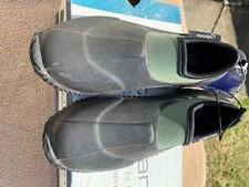 NIB Waterproof clogs garden women sz 6 men sz 5 high traction sole 
