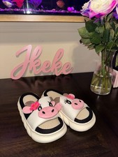 Women  s Plush Cozy Cow Slippers sizes 6-8