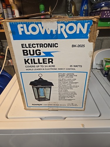 Flowtron Bug Zapper, 1/2 Acre of Coverage w/15W Bulb & More