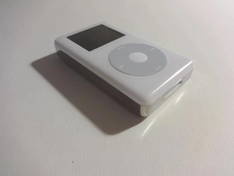 Apple iPod Photo classic 4th Generation White A1099 w/ New Battery Fast shipping - Image 4 of 4
