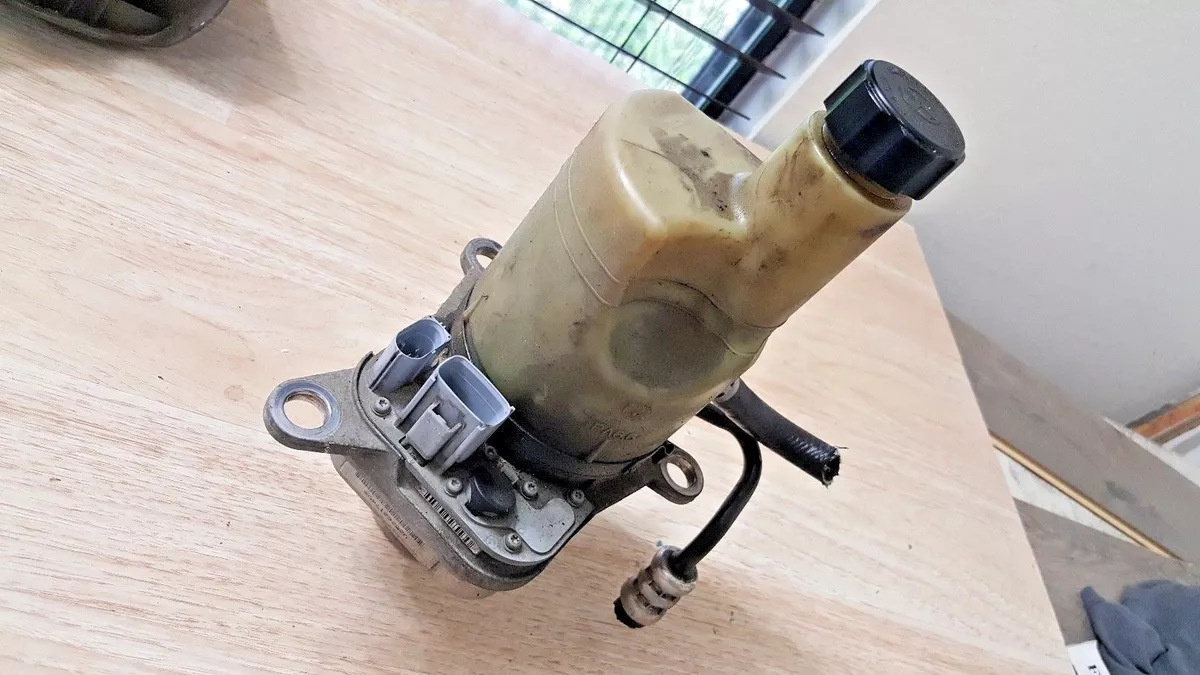 VOLVO S40 C70 C30 v50 POWER STEERING PUMP 36050678 36000116 36000772 36000801