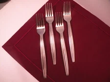 Set Of 4 MIKASA stainless TRIO Dinner forks 7 7/8"
