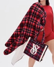 NWT VICTORIA'S SECRET SHERPA BLANKET 50X6O AND TOTE BLACK FRIDAY 2022