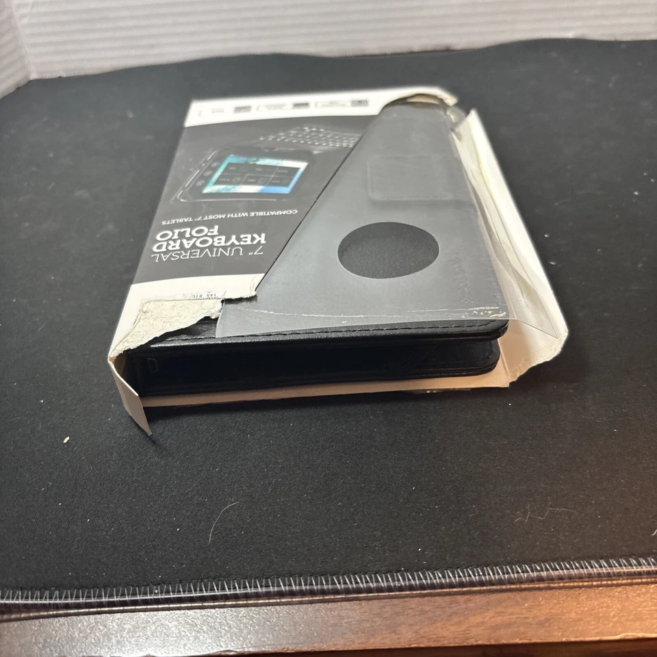 Polaroid 7" Universal Keyboard Folio Stand w/Micro USB connectivity Black NIB - Image 4 of 4