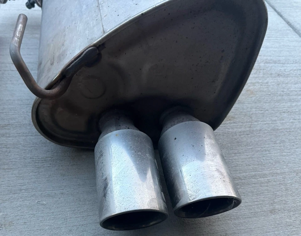 Silenciador de escape trasero Subaru WRX 2016-2024 OEM  Foto 4 de 4