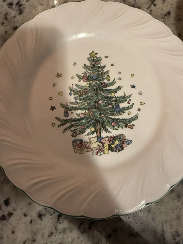 Nikko "Felices Fiestas" Platos de Navidad, Cuencos, App Plates Servicio para 4 Foto 2 de 4