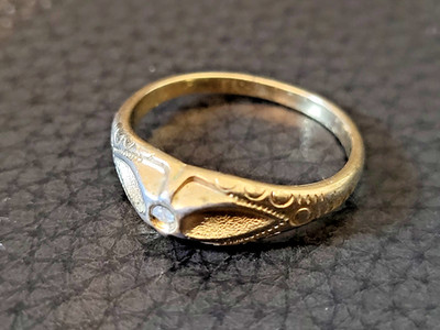 Vintage Avon Ring with clear stone. Size 6.5