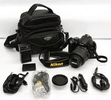 Nikon D5000 DSLR 18-55mm VR Kit   Ultra Low 3207 Shutter Count w/ Bag  Extras