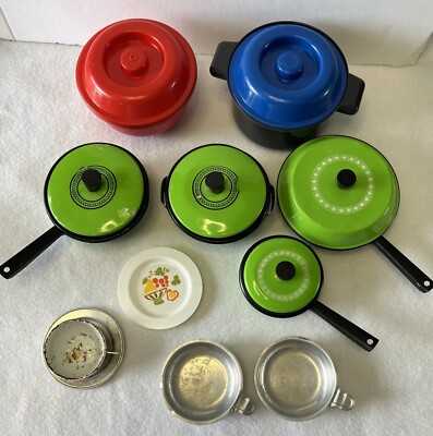 Vintage Unbranded Child Green Cookware Dishes and Plastic lidded Bowls 17 Pieces