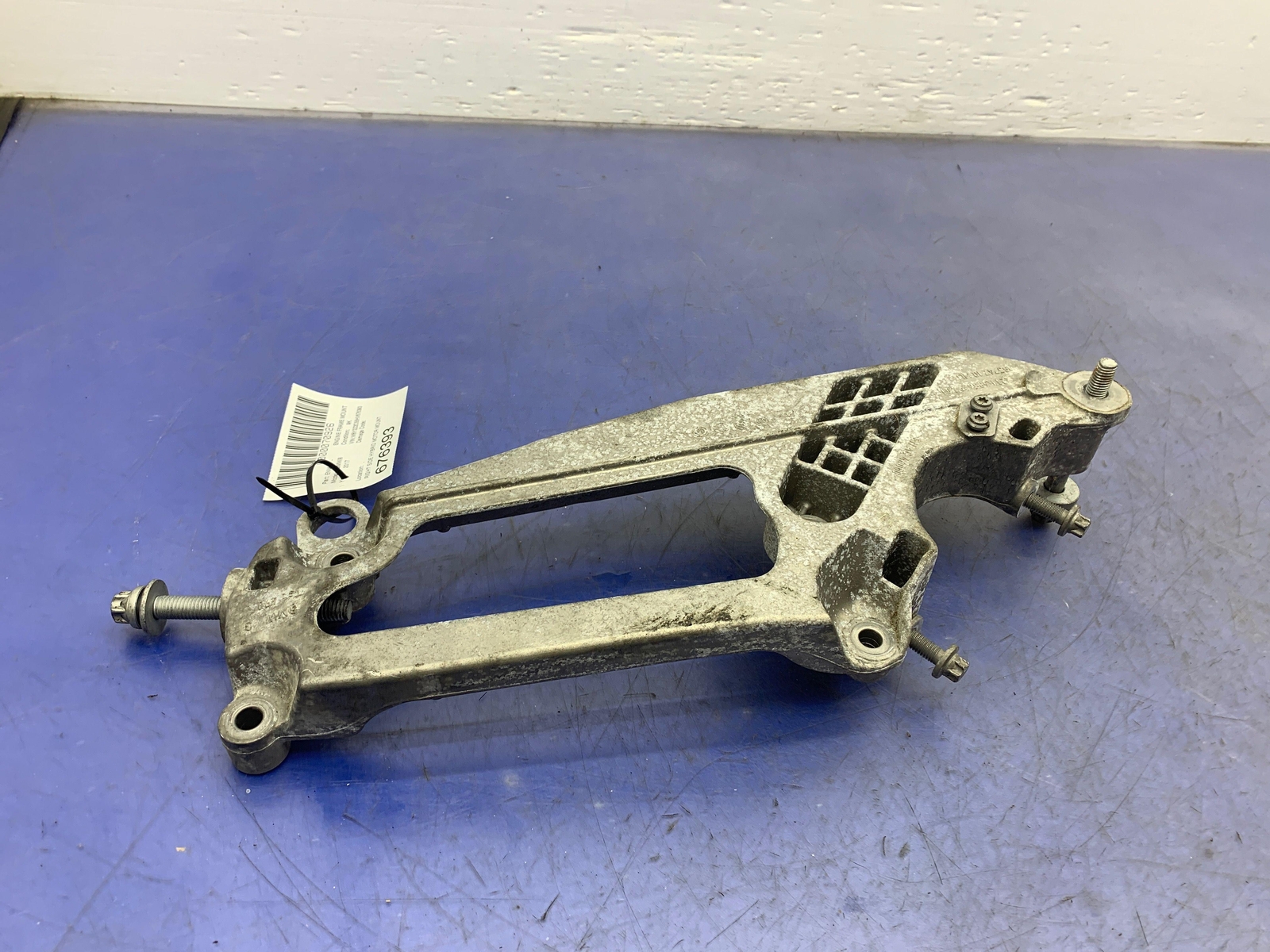 BMW i8 2014-2020 Right Side mounting bracket