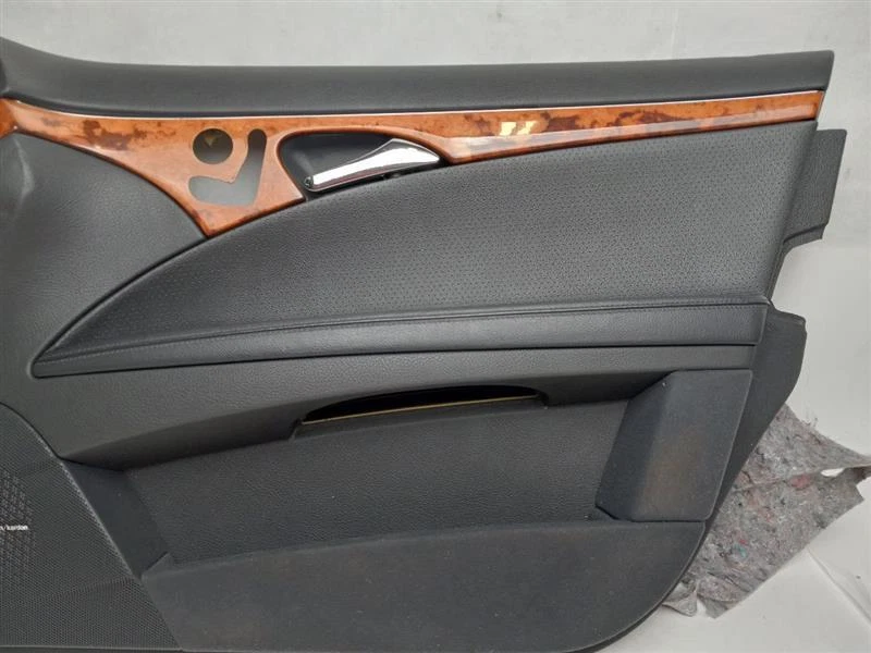 PANEL EMBELLECEDOR PUERTA PASAJERO DELANTERO MERCEDES-BENZ E320 2003 - 2006 Foto 2 de 4