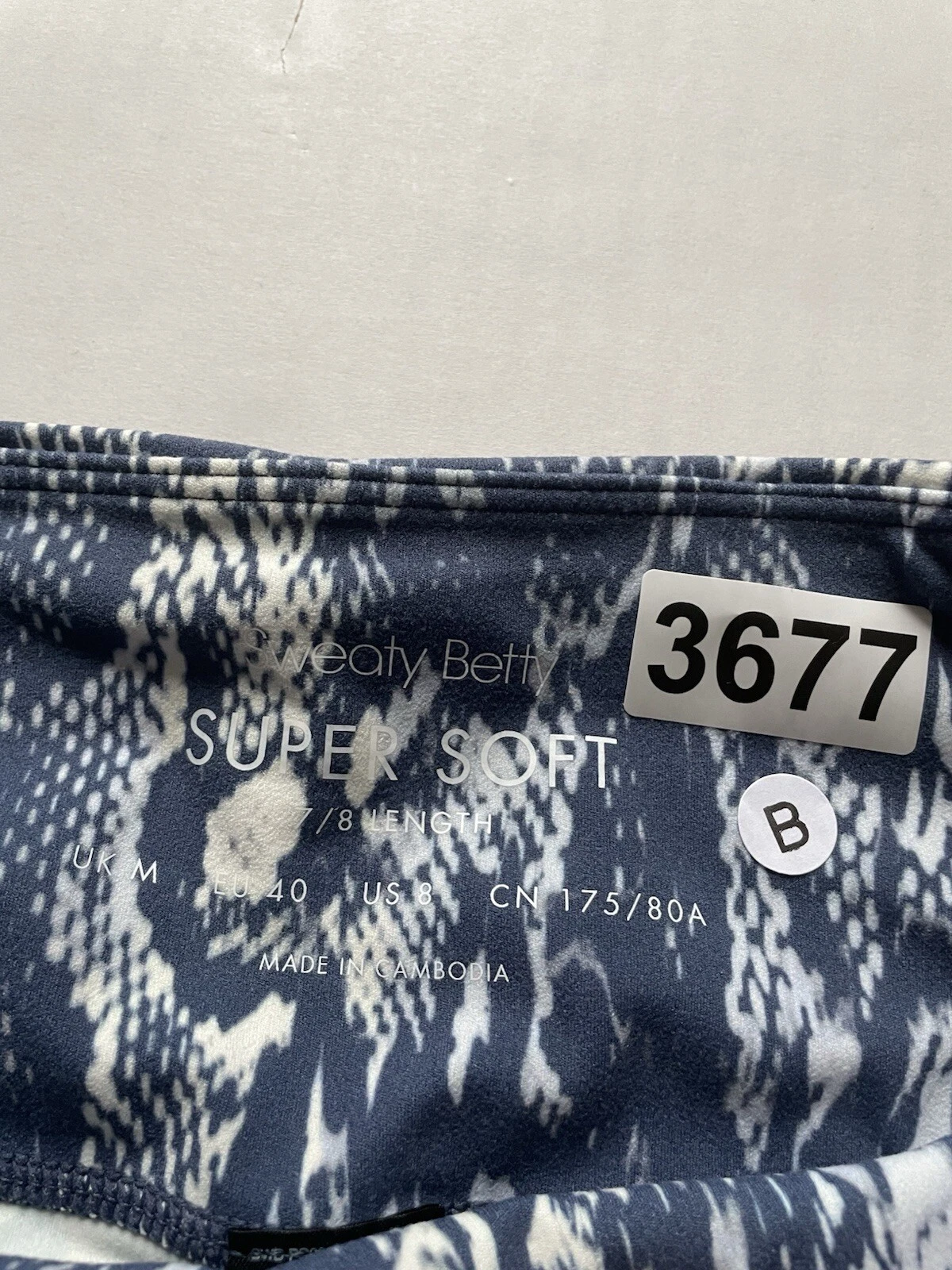 sweaty-betty super soft snake print 7/8 pockets yoga leggings