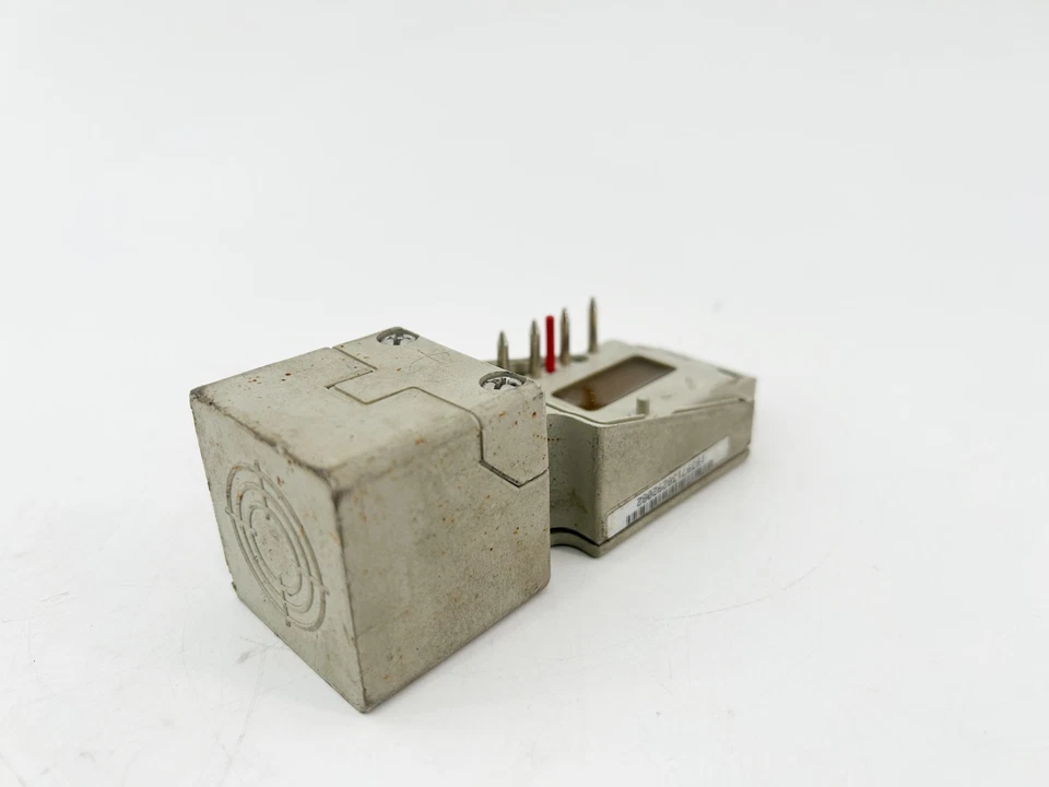 Omron E2Q2-N30MY4-U Proximity Sensor 250V 500mA 65Hz - Missing Back Plate - Image 4 of 4