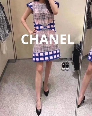 CHANEL / Mini robe sans manches / Occasion / Tweed rose bleu 38 - Photo 1/4