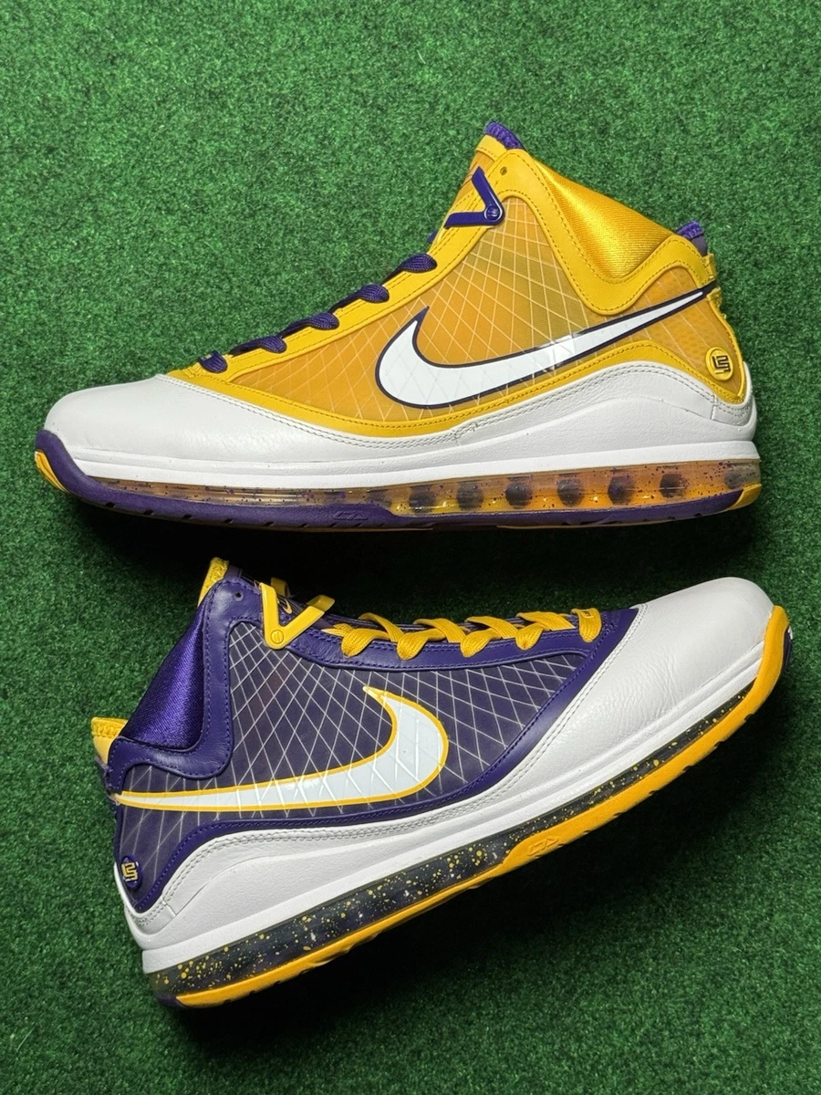 シューズ(男性用) NIKE LEBRON 7 QS LAKERS MEDIA DAY 28.5 Nike Lebron James 7 VII Lakers Media Day Purple Yellow Gold White