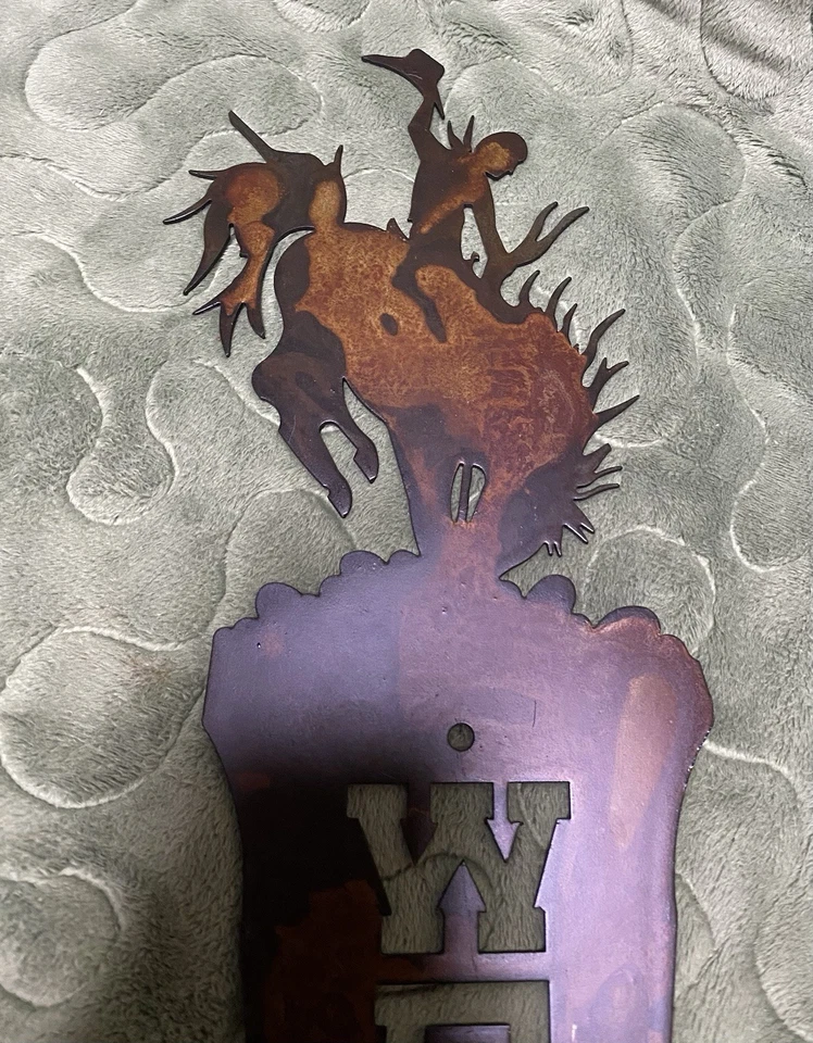 "Letrero de bienvenida vertical de metal de vaquero Bronco de 17"" para colgar en la pared, marrón y negro" Foto 3 de 4