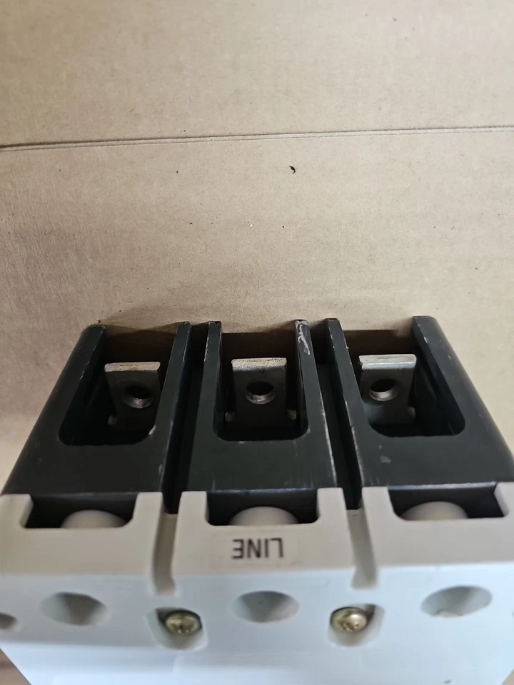 EATON KD3400F 400AMP 3 Pole 35k Circuit Breaker - Image 4 of 4