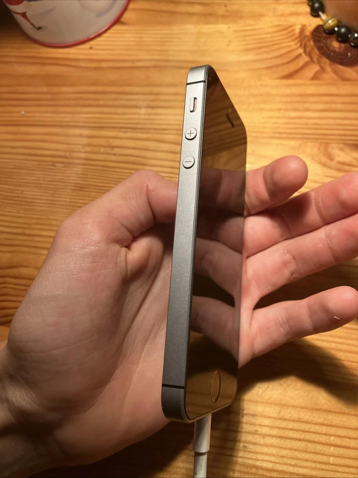 Apple iPhone SE - 32 Go - Gris Sidéral (Désimlocké) - Photo 4/4