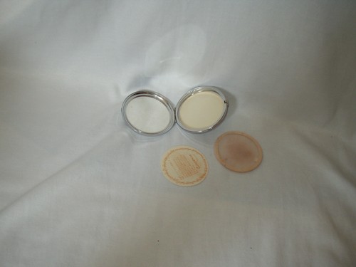 ELEGANCE Vintage japanisches Make-up KOMPAKT silberfarben PFAUEN Design mit Spiegel - Bild 9 von 9