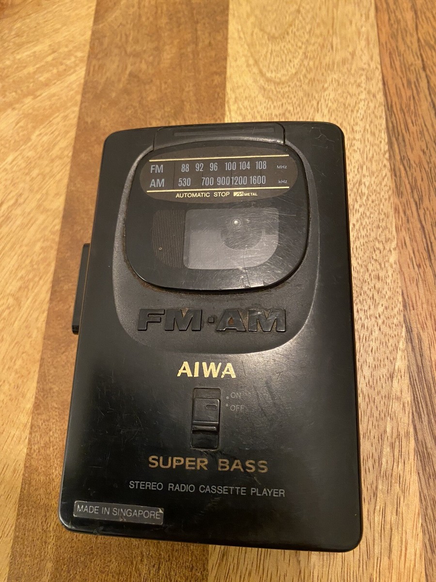 Aiwa HS-T10 Stereo Radio Cassette Player Walkman SUPER BASS. RARE